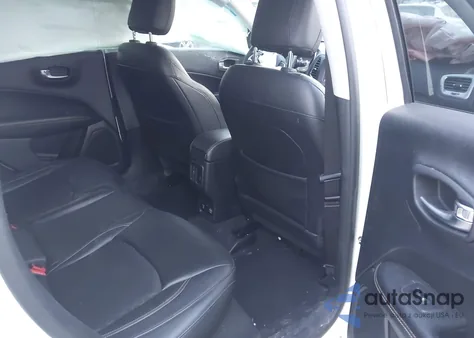 2018 Jeep Compass Latitude Fwd z USA, uszkodzony, nr VIN 3C4NJCBB5JT235467